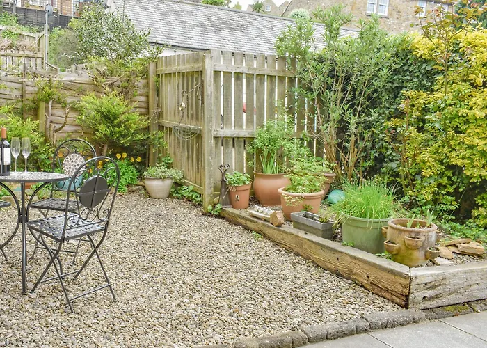 Holiday home Culloden Tower View *